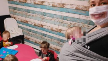 Les masques à fenêtres sont attendus dans les services de garderies.