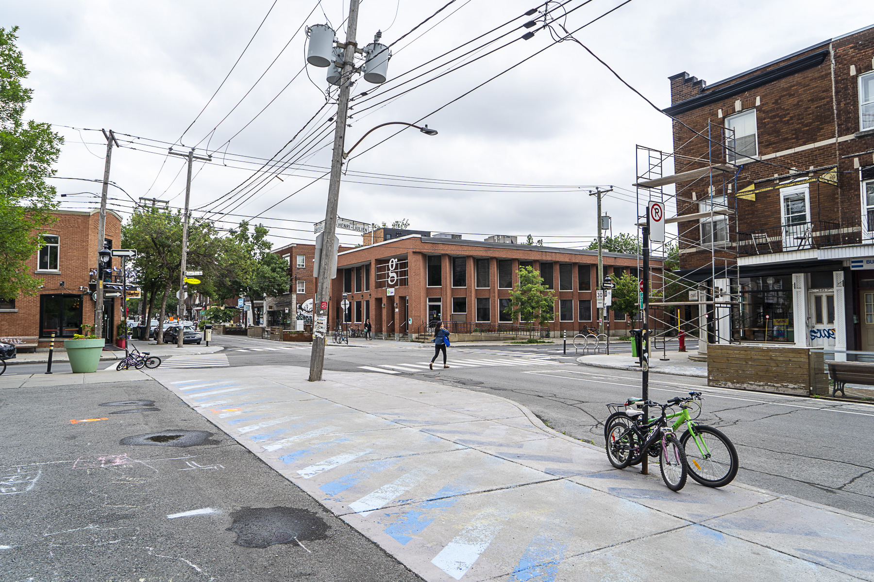 La rue de Castelnau en été