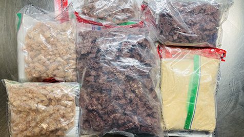 Sacs de narcotics saisis par le SPVM contenant du fentanil ou du carfentanil