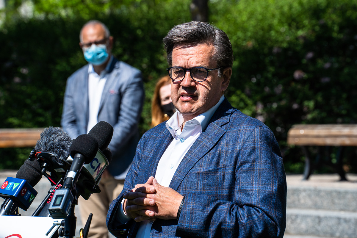 Alcool dans les parcs: Denis Coderre fait volte-face