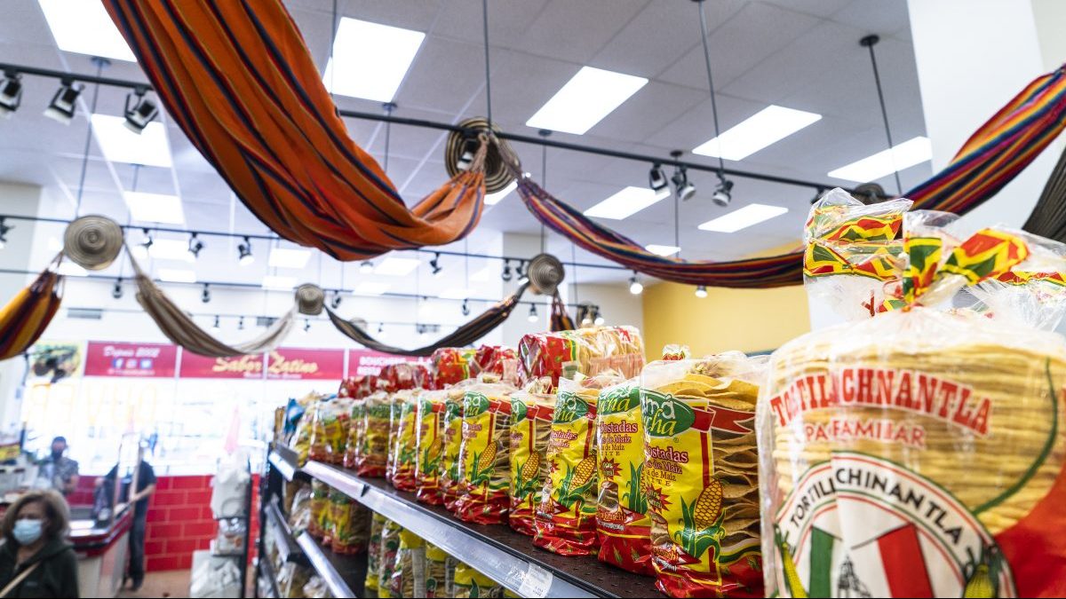 L'épicerie Sabor Latino, sur la Plaza Saint-Hubert.