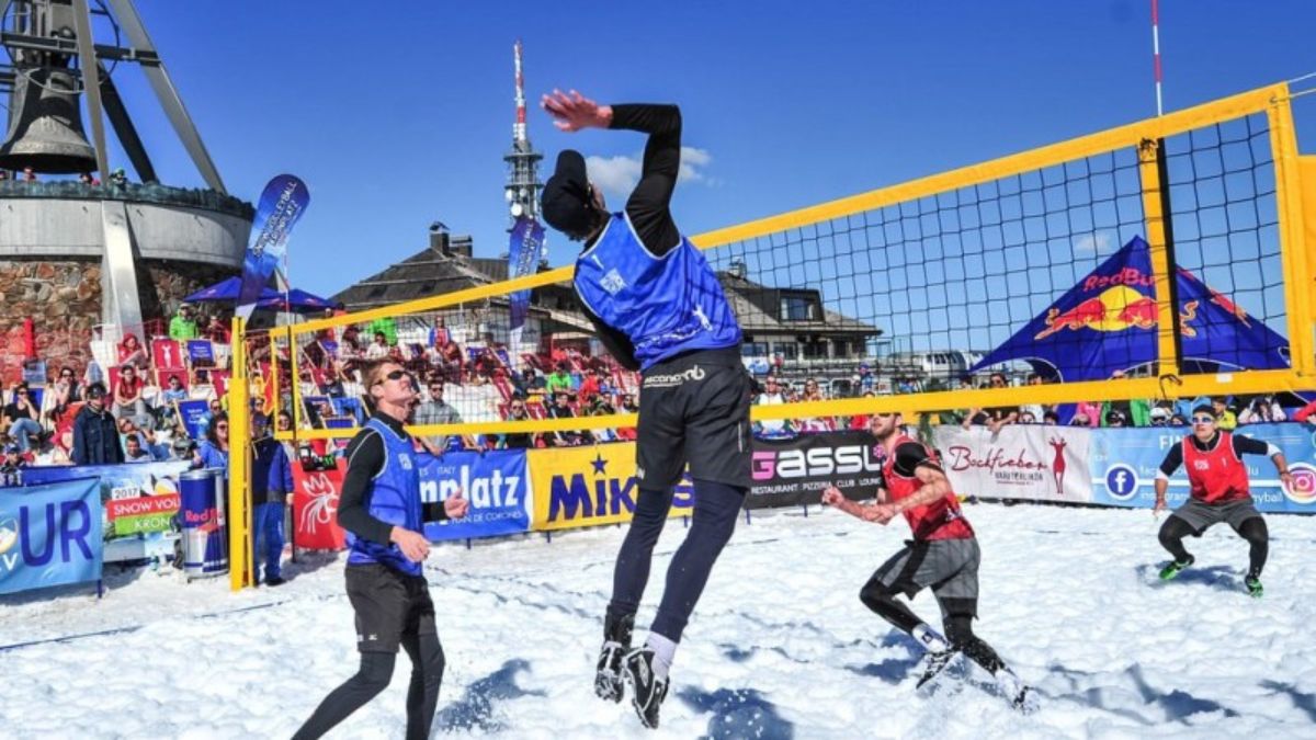 Snow volleyball