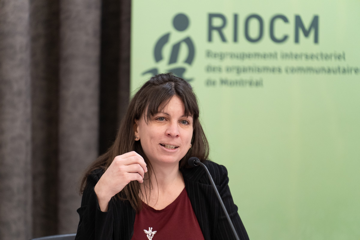 Marie-Andrée Painchaud-Mathieu lors d'une conférence de presse.