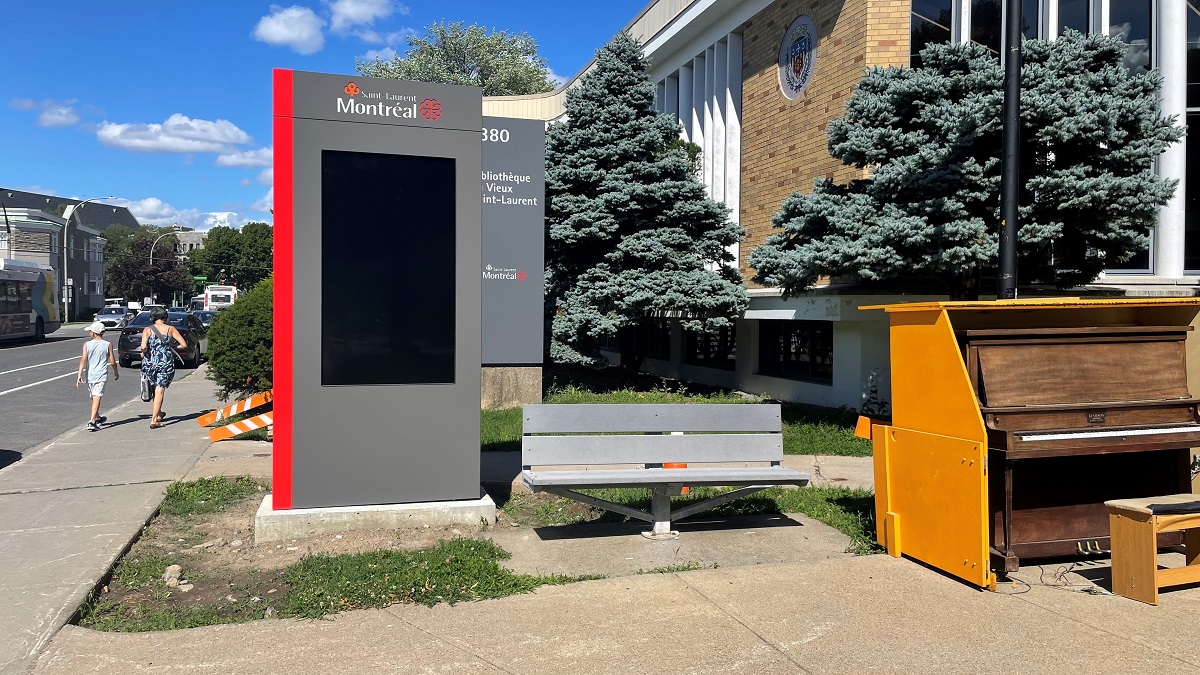 La borne de communication de l'Arrondissement à la bibliothèque du Vieux-Saint-Laurent.