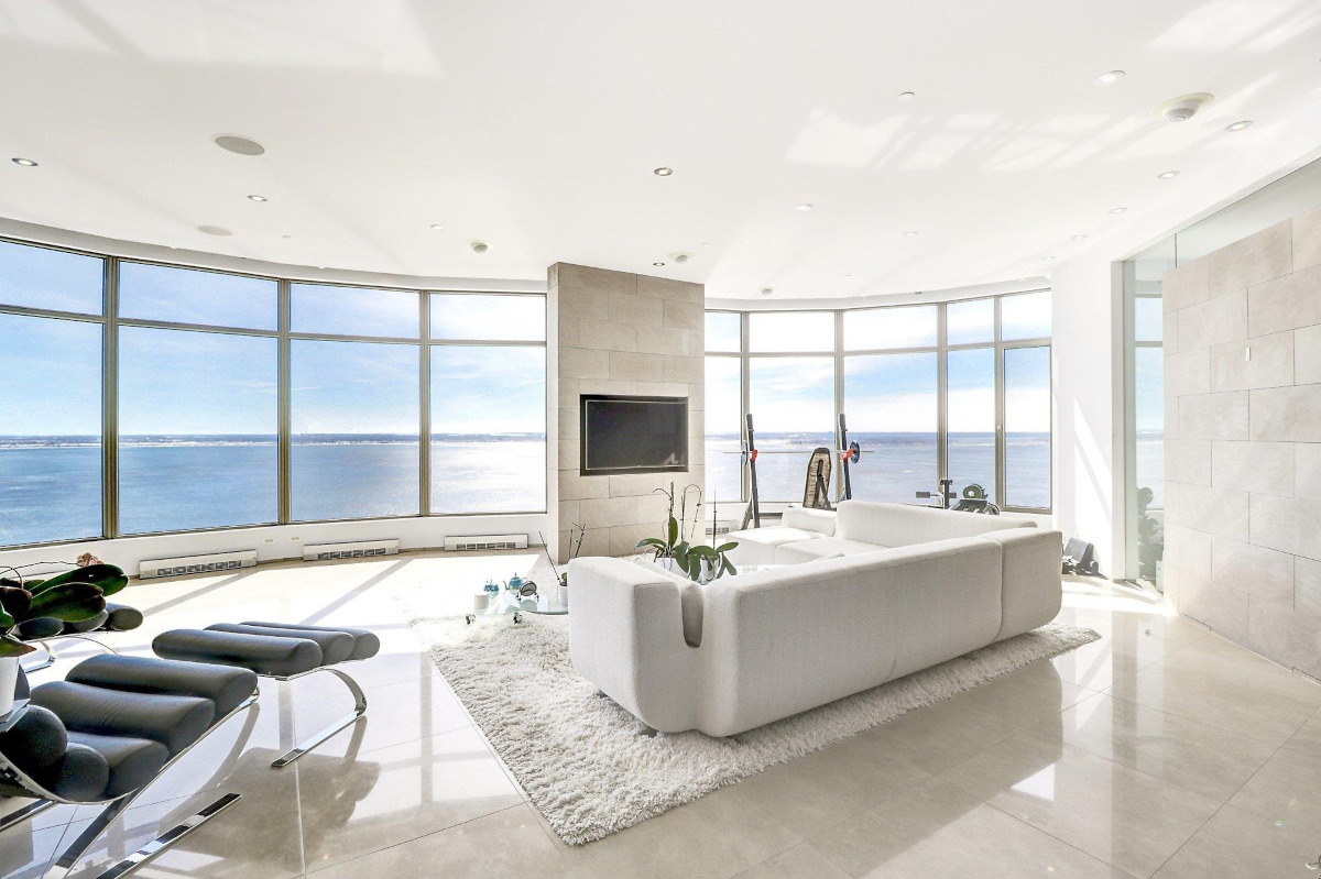 Le condo du 300, Av. des Sommets, #PH2-2.