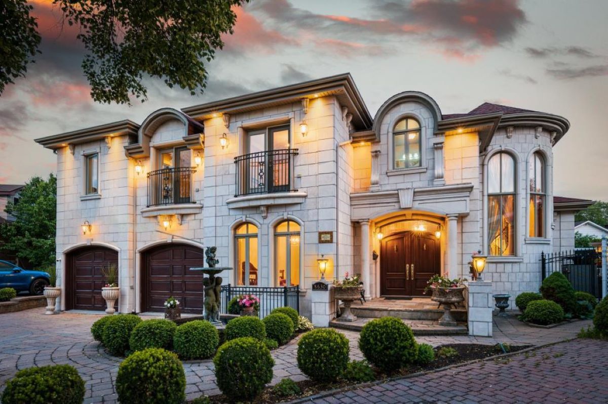 La demeure à vendre à 2.5 millions de dollars