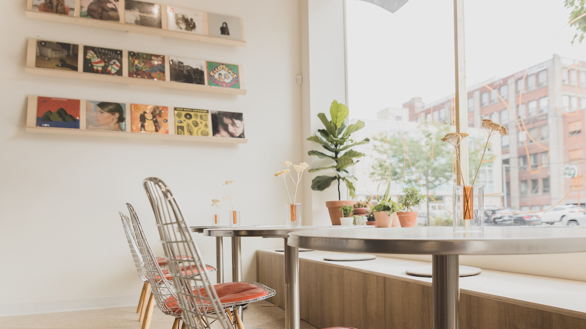 La maison de disques Bravo musique a ouvert les portes de son nouveau café boutique dans le Plateau Mont-Royal.