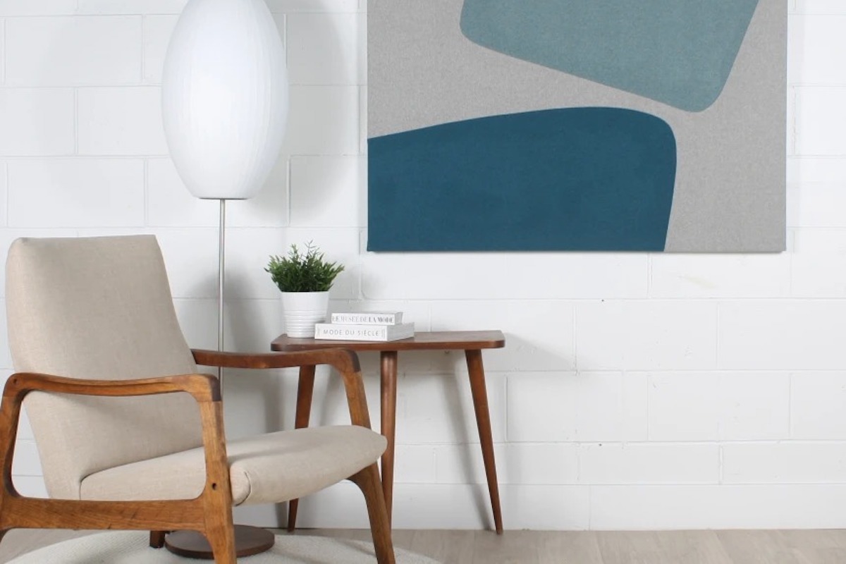 La passion de Marie Dooley pour les textiles l’a amenée à ajouter des tableaux à son offre d’objets décoratifs.