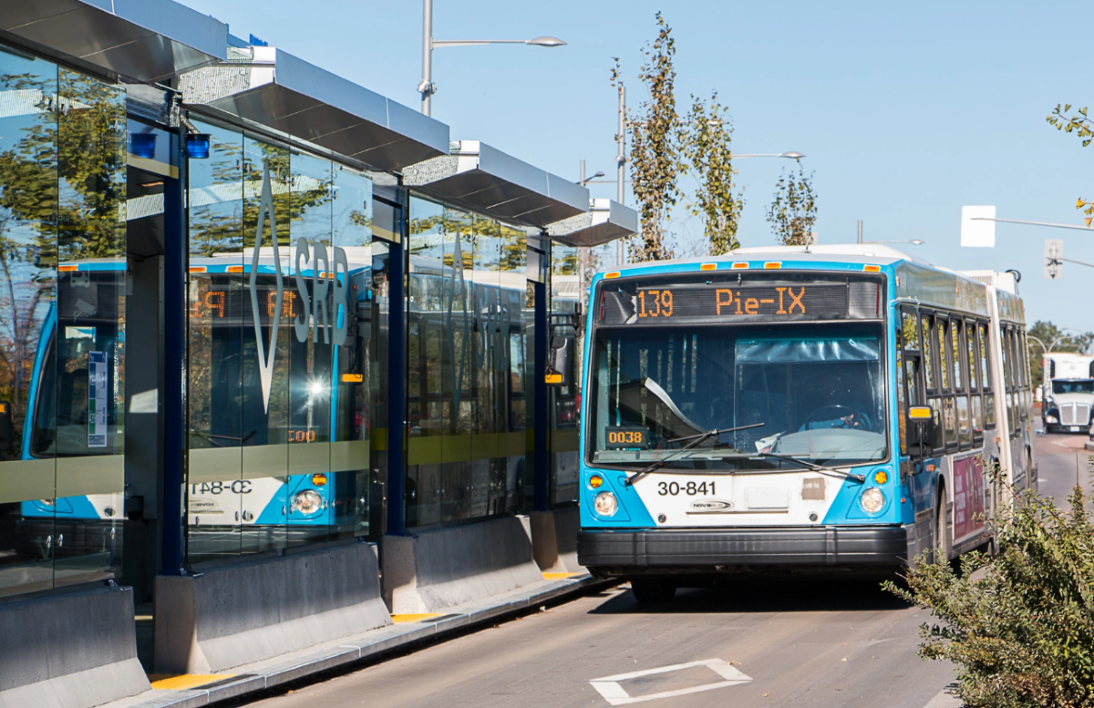 Un autobus sur Pie-ix.