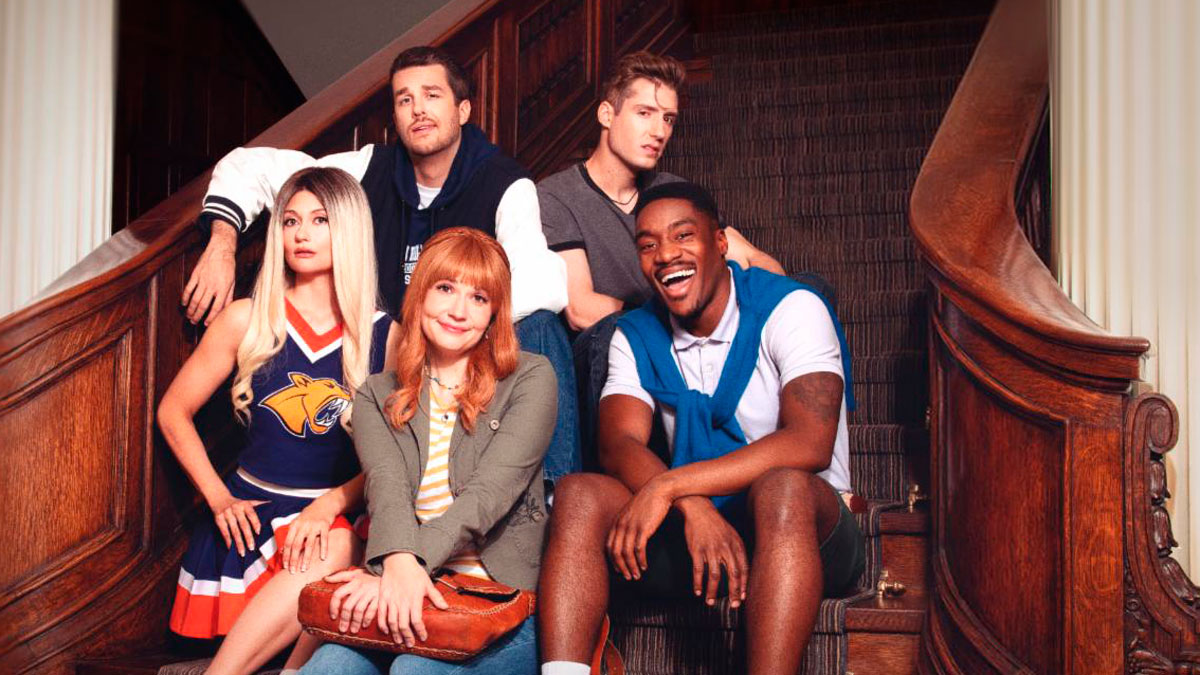 La série parodique « Complètement lycée », qui met notamment en vedette Katherine Levac, Rosalie Vaillancourt, Pierre-Yves Roy-Desmarais, Pierre-Luc Lafontaine et Patrick Emmanuel Abellard, sera adaptée en France.