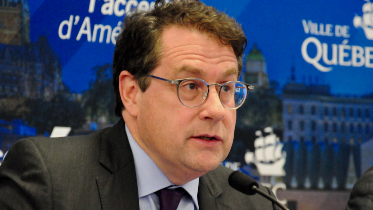Photo de profil du ministre Bernard Drainville.