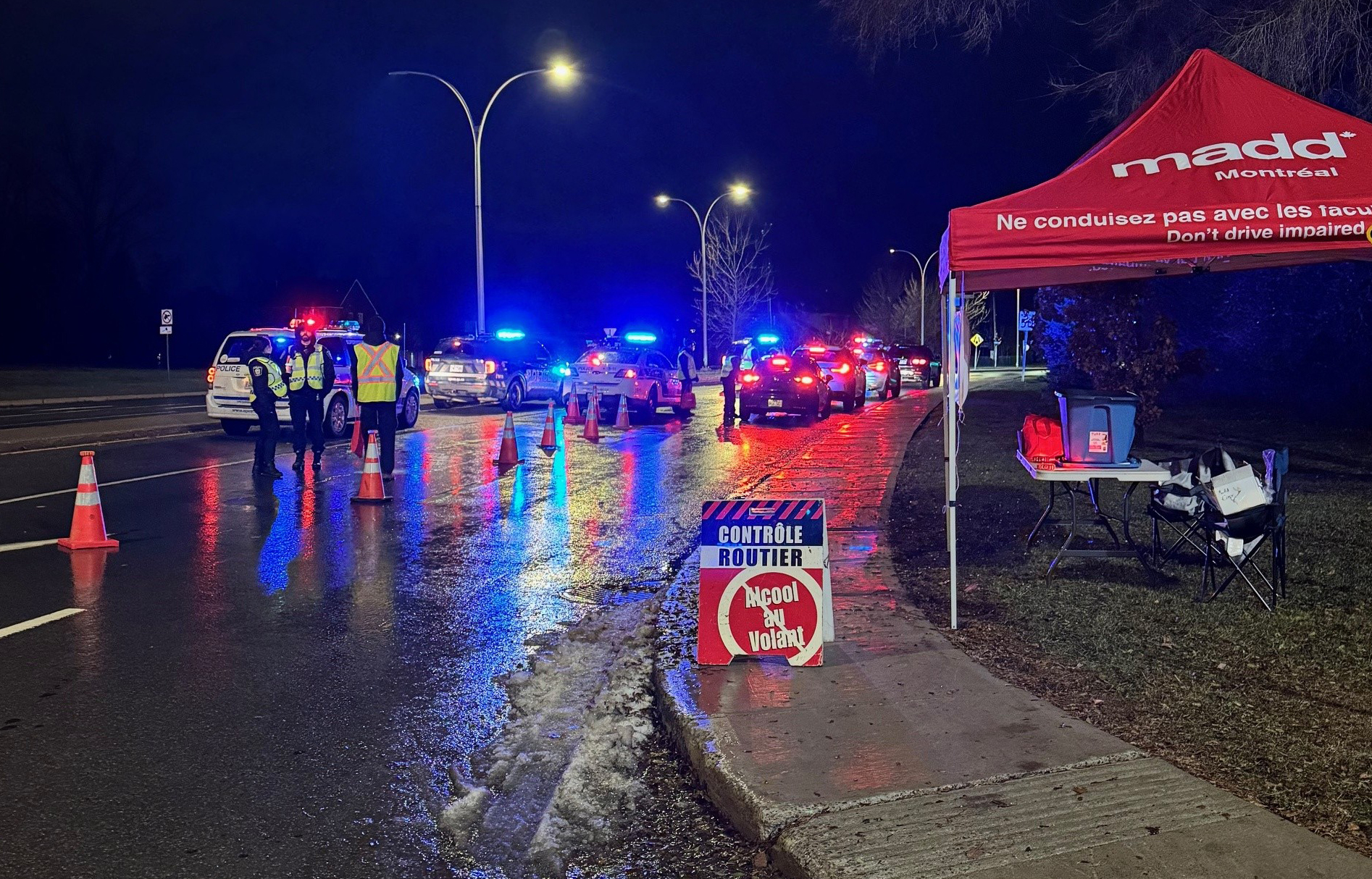 Des véhicules de police lors d'une opération contre l'alcool au volant.