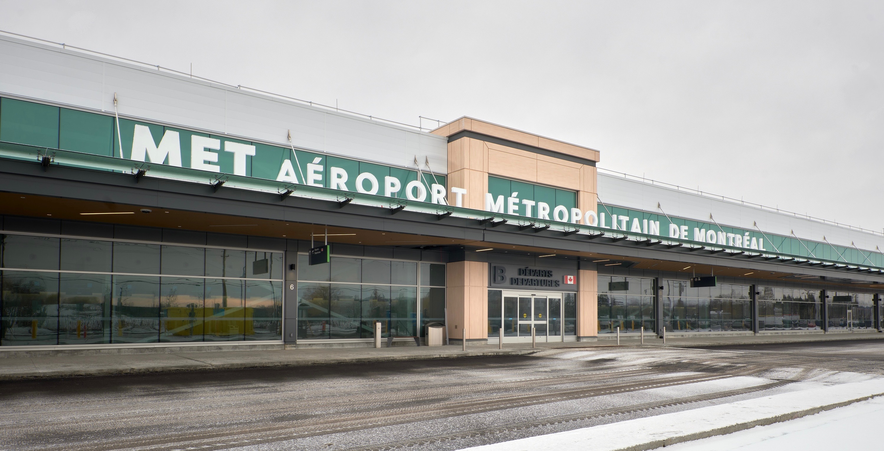 Entrée de l'aéroport métropolitain de Montréal, à Saint-Hubert.
