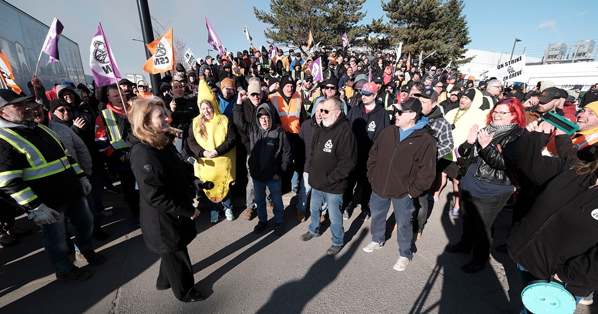 Manifestation des syndiqués du Groupe Metro devant les installations de l'entreprise Courchesne Larose.